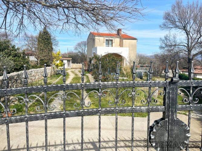 Kuća u blizini grada Krka, velika okućnica ! - 2
