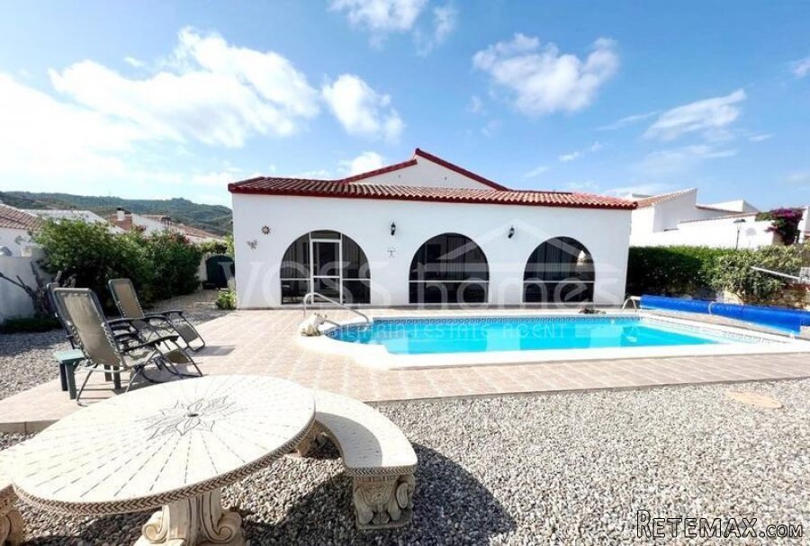 NEW TO VOSS HOMES - A spacious, traditional style villa for.. - 2