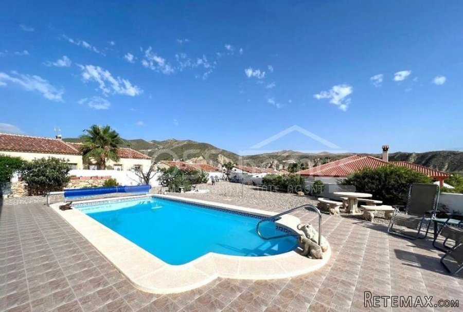 NEW TO VOSS HOMES - A spacious, traditional style villa for.. - 3