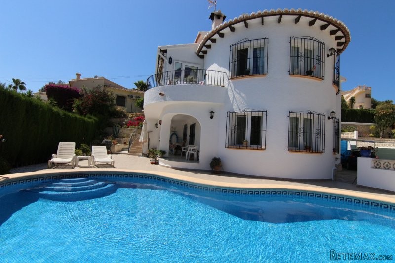 South facing 4 bedroom villa close to..