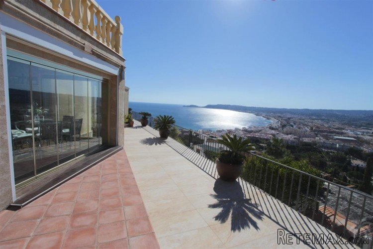 Spectacular luxury property with open views over the bay of..