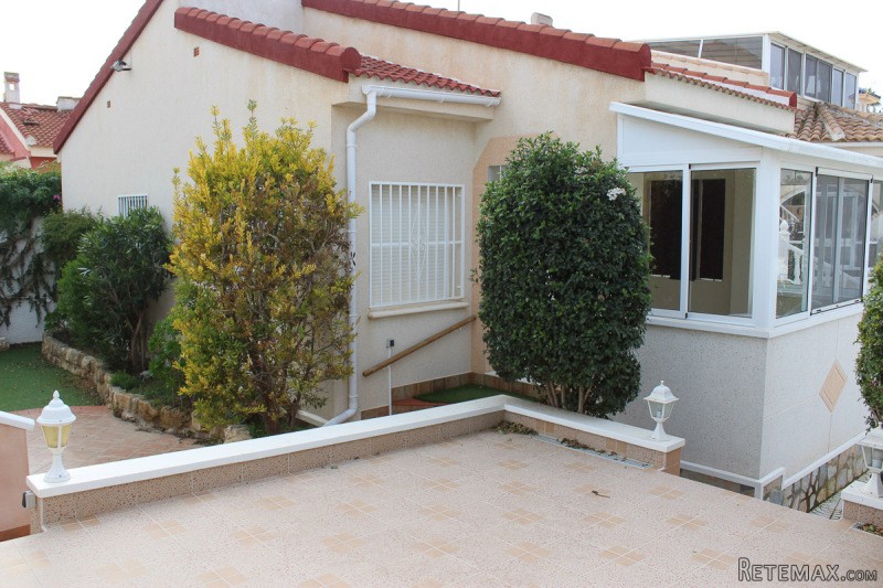 2 Bedrooms - Villa - Alicante - For Sale
