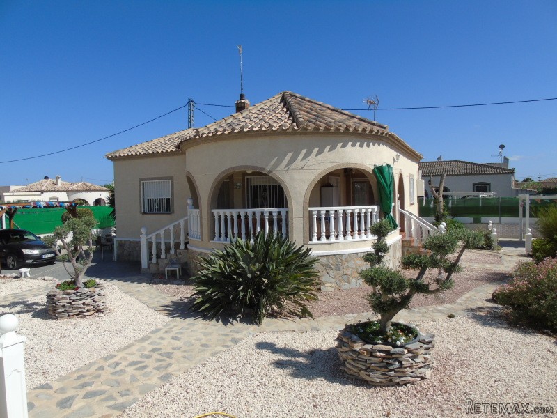 4 Bedrooms - Villa - Alicante - For Sale