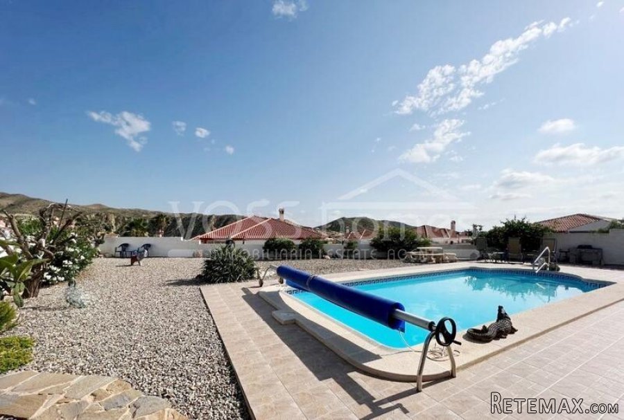 NEW TO VOSS HOMES - A spacious, traditional style villa for.. - 4