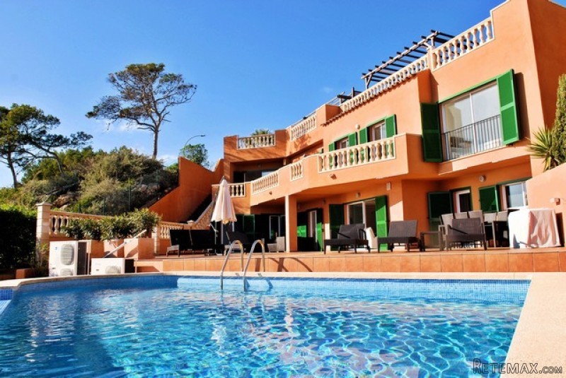 Frontline luxury property in Nova Santa.. - 2
