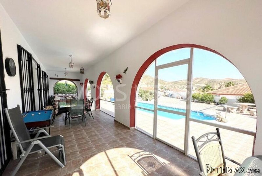 NEW TO VOSS HOMES - A spacious, traditional style villa for.. - 6