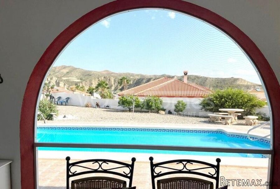 NEW TO VOSS HOMES - A spacious, traditional style villa for.. - 7