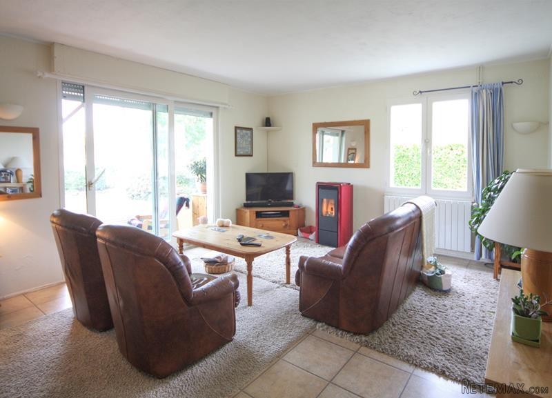 Modern Three Bedroom House With Pool - 2