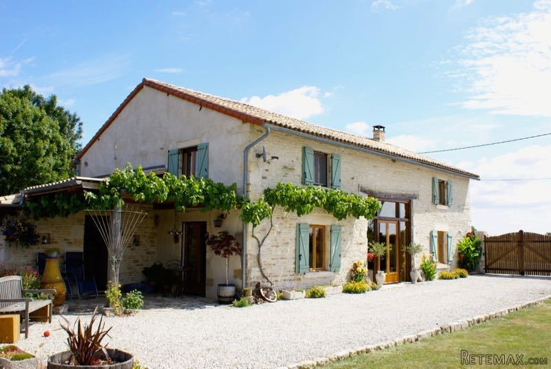 Beautifully Renovated Detached House.. - 2