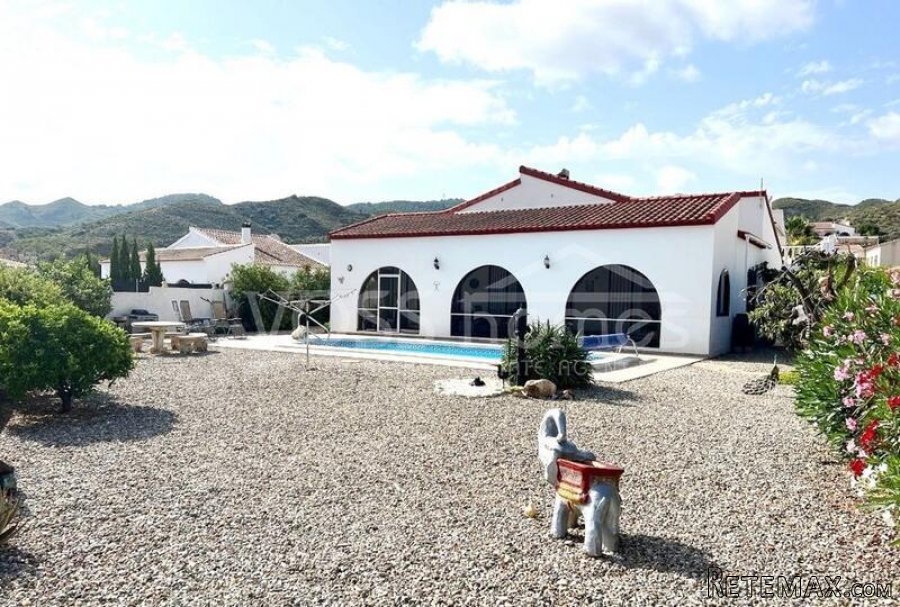 NEW TO VOSS HOMES - A spacious, traditional style villa for.. - 9