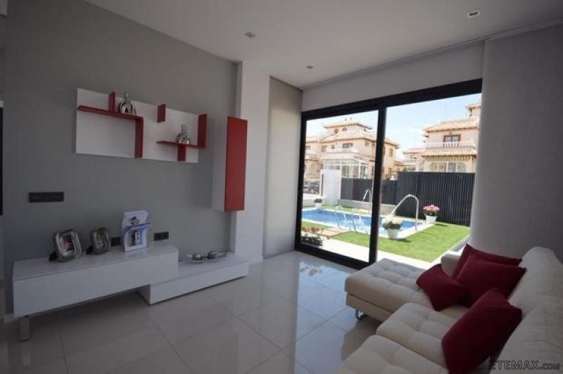 3 bedroom detached house for sale - 2