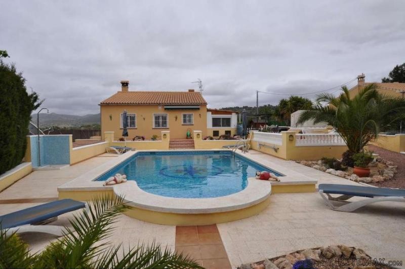 Lovely cozy villa 5 minutes to Pinoso..