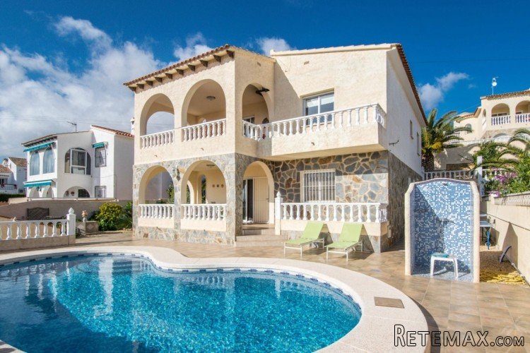Villa with private pool located in a quiet residential area..