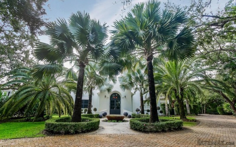 8 bedroom House For Sale: 10700 Snapper..