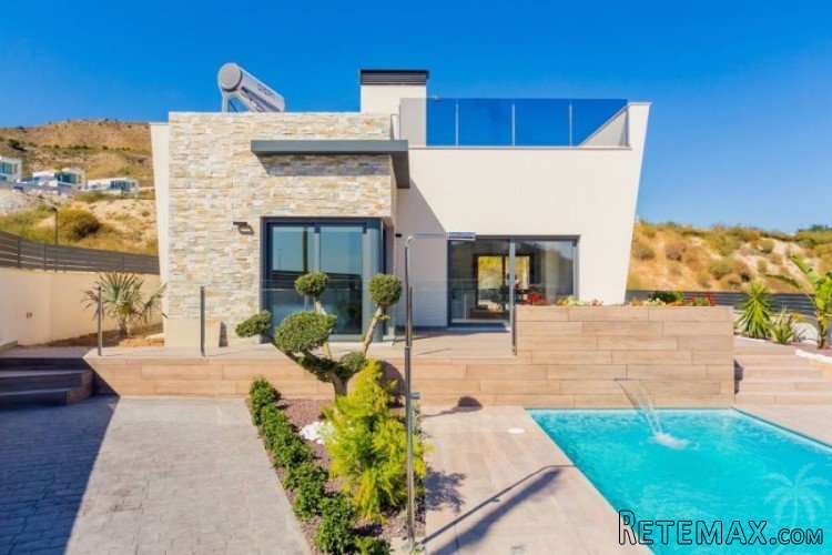 New build villas of one floor with spectacular views to..