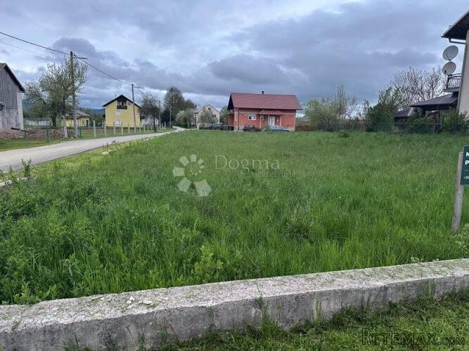 ZEMLJIŠTE U BLIZINI CENTRA S PROJEKTOM I GRAĐEVINSKOM - 2
