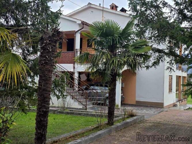 Kuća s dva stana i građevinskom okućnicom 2.500 m2 u okolici - 3