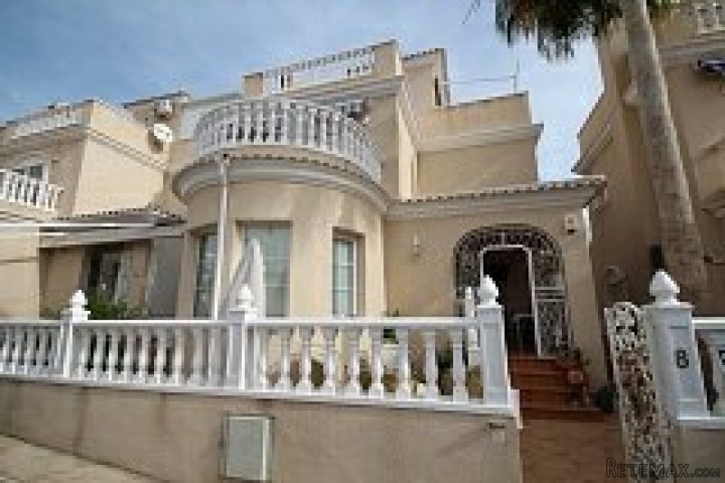 * Large 4 Bed Detached Villa with..