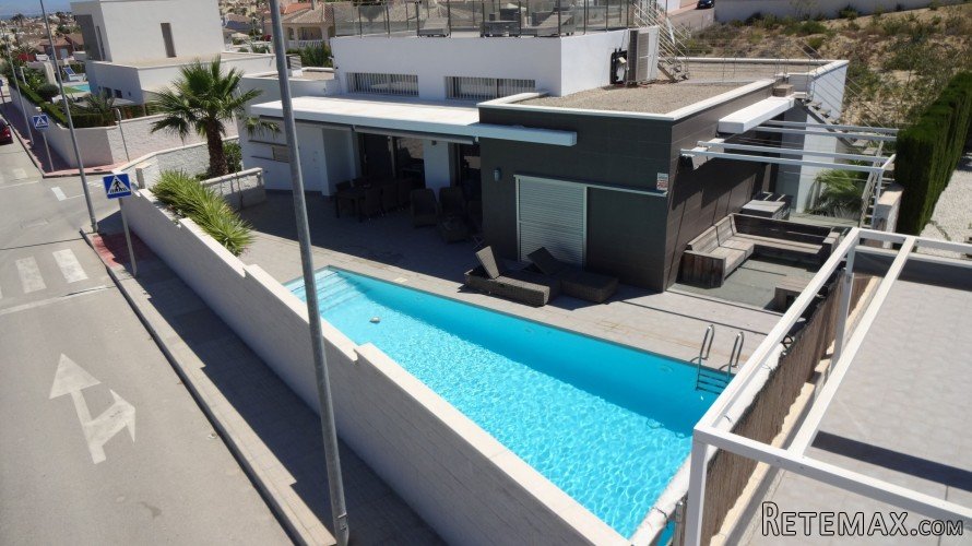 Modern, new, key-ready design villa with 2 floors, complete..