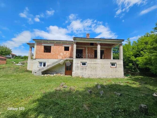 Samostojeća kuća u mirnom selu, okružena prostranom okućnico - 3