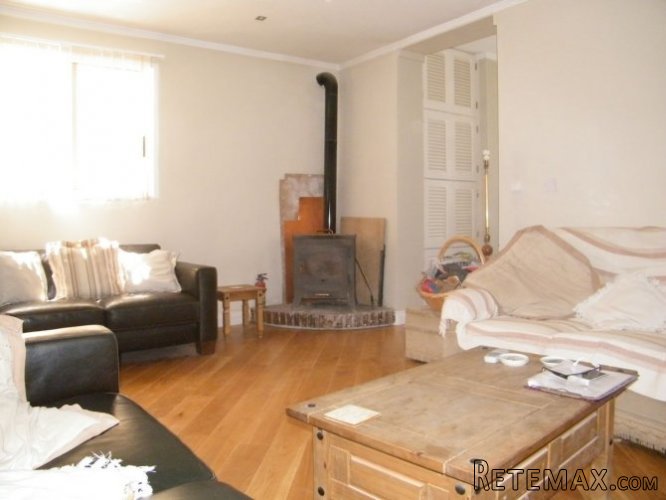 This charming typically Spanish, 2 bedroom town house is.. - 3
