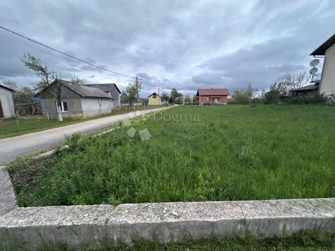 ZEMLJIŠTE U BLIZINI CENTRA S PROJEKTOM I GRAĐEVINSKOM - 3