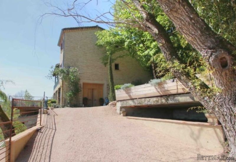 Stunning House with Pool and Open View - 2
