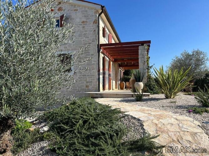 Poreč, okolica, lijepa autohtona vila s pogledom na more
