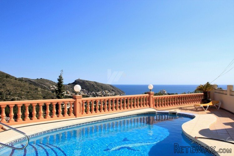 This superb sea view villa is distributed over two levels..