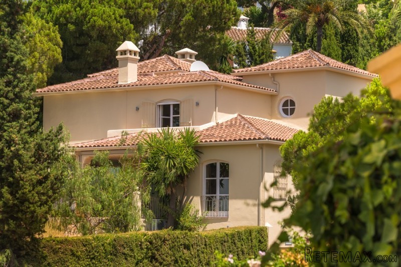 4 bedroom property near Andalucia Back..