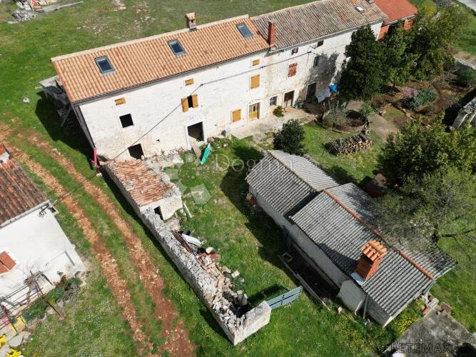 Kamena kuća za adaptaciju