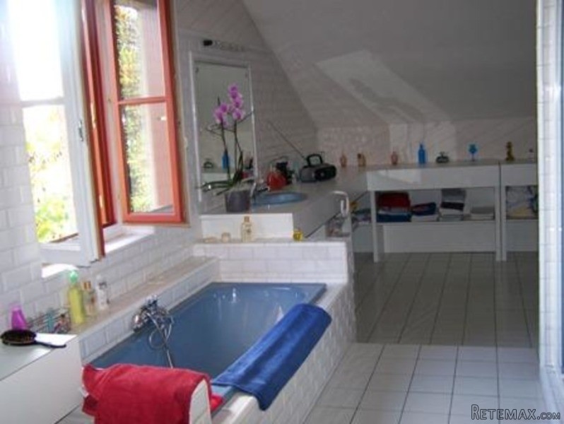 Large House, Good Location In The.. - 2