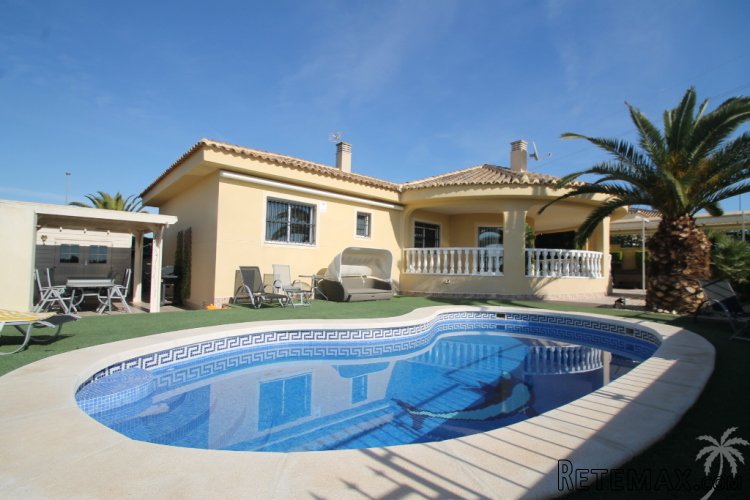 This beautiful detached villa is situated on a spacious..