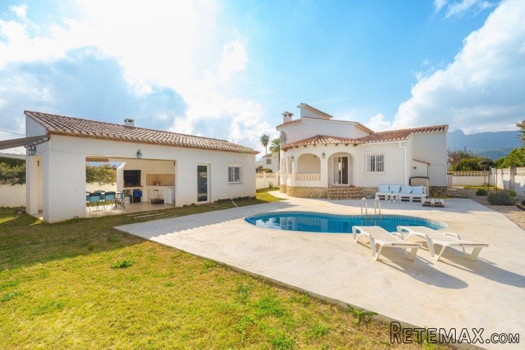 This classic style villa with a completely refurbished..