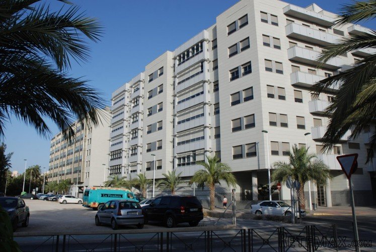 Apartamentos están ubicados en Elche, en un complejo..