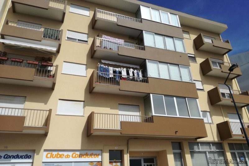 2 Bedroom Apartment Minutes Away From..
