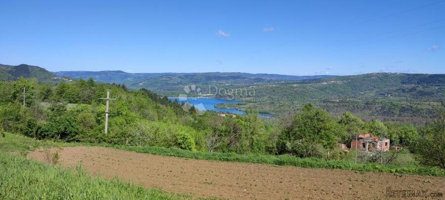 Kršikla - imanje s građevinskim dijelom