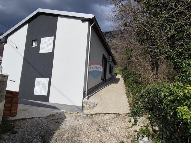 Crikvenica- Bribir, kuća s dva stana