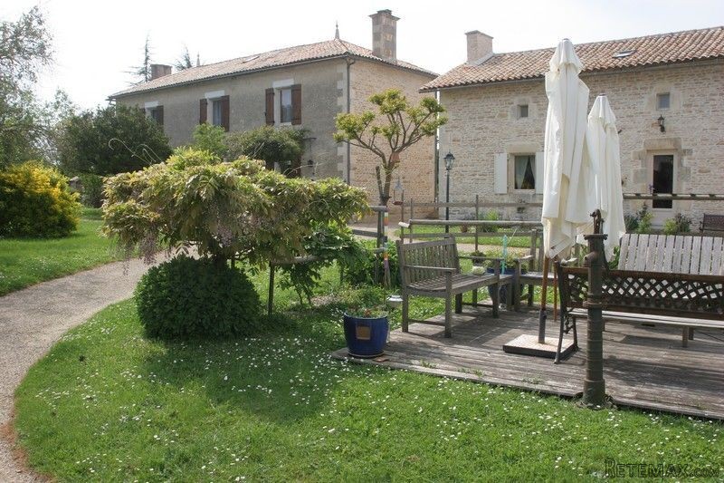 2 Houses, Annexe, Pool Set In 1,57 Ha's