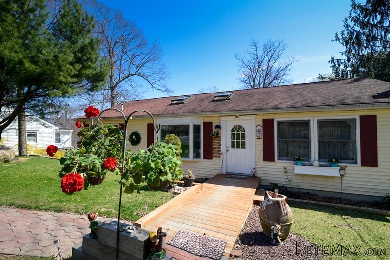 4 bedroom House For Sale: 99 Entrance.. - 2