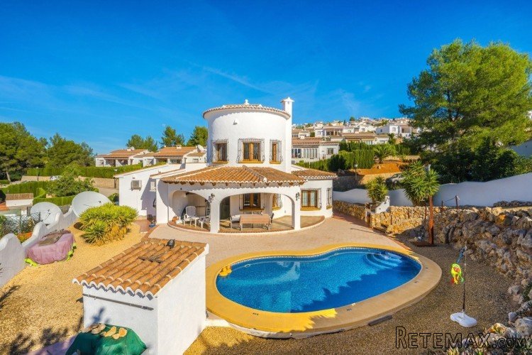 This beautiful family villa for sale in sought after..
