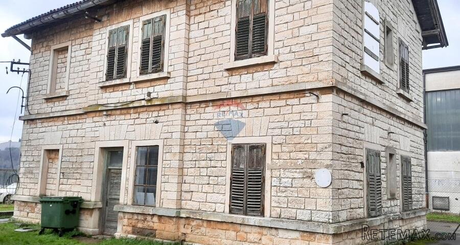 Istra, Buje - samostojeća kuća za adaptaciju