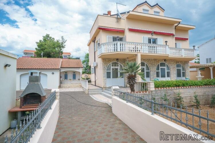 Apartmanska kuća u Srimi na samoj plaži - 2