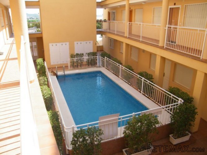 This is a very well maintained 2 bedroom, 1 bathroom 1st.. - 2