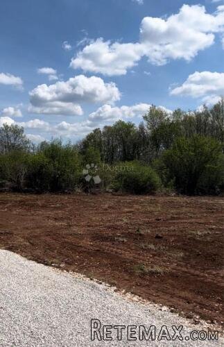 Tinjan – Građevinsko 600 m² + Poljoprivredno 134 m², Odlična - 2