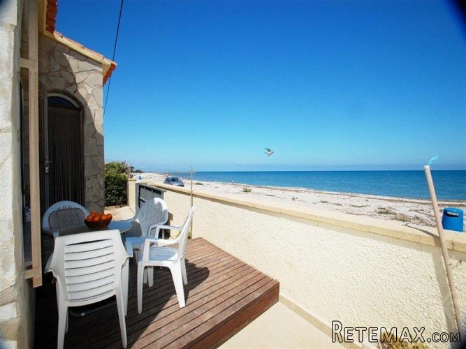 Front-line detached villa with fabulous sea views! the..