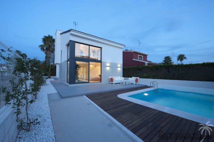 These ultra modern villas are within walking distance of..