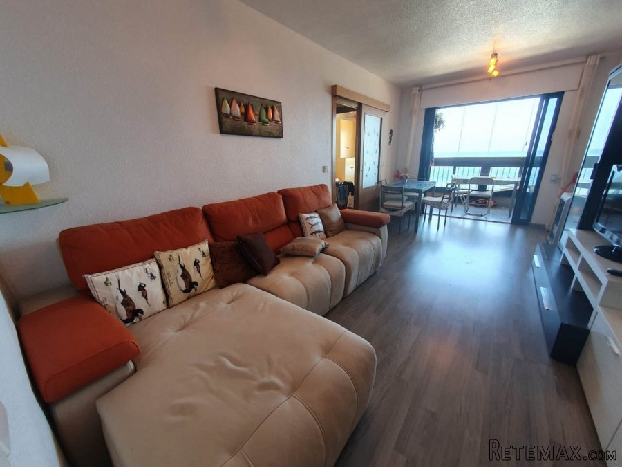 Nice 2 bedroom flat on the first line of the sea on the..