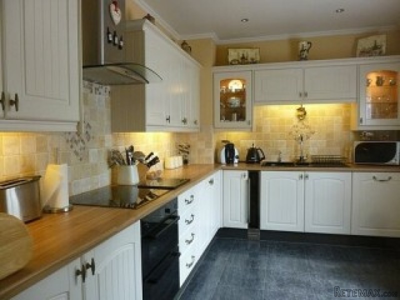 Immaculate, detached traditional.. - 2