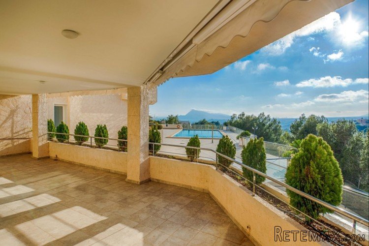 Large apartment of 165m2 located in a quiet area of Altea..